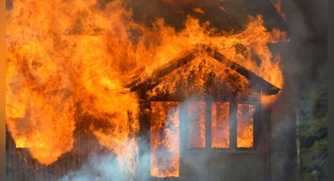 76-годишен мъж загина в опит да спаси документи от горяща къща