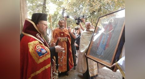 Чудотворна икона на светеца-хирург  Лука Кримски получи в дар Русе