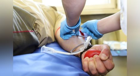 Депутати даряват безвъзмездно кръв