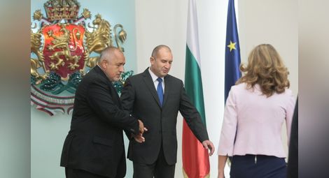 Борисов, Каракачанов и Захариева влязоха на срещата при Радев