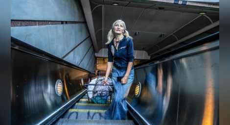 Историята на Емили: Бездомната певица от метрото, която стана звезда