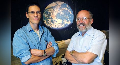 Трима учени си поделят Нобеловата награда за физика