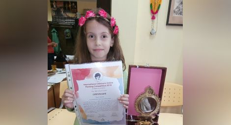 9-годишната Петя пътува до Индия, за да си вземе наградата за рисунка