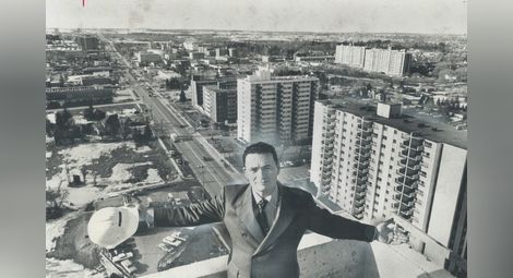 През 70-те години на миналия век Игнат Канев строи първите многоетажни сгради в Мисисага. Снимката е от фотографския архив на публичната библиотека в Торонто.