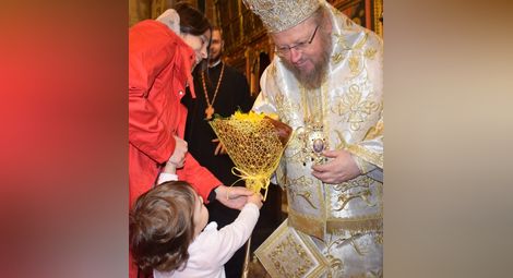 Десетки поздравиха митрополит Наум за рождения му ден