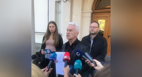 Сидеров депозира оставката си в Народното събрание