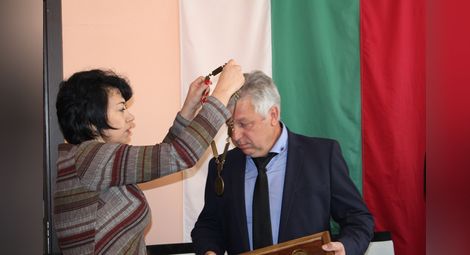 За втори път церемониалната огърлица стана притежание на кмета на община Борово Валентин Панайотов.   Снимка: ОА