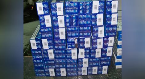 470 кутии нелегални цигари открити в бус и два камиона