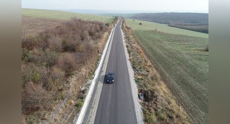 Поставят маркировка по обновения  път между Гара Бяла и Босилковци