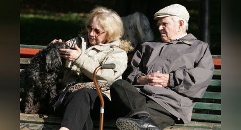 Около 1,3 милиона пенсионери ще получат добавка към пенсиите си за Коледа