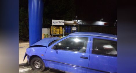 Пиян се блъсна в бензиностанция без сантиметър спирачен път