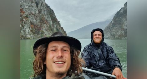 Двама пътешественици доплаваха с кану от Германия до Русе