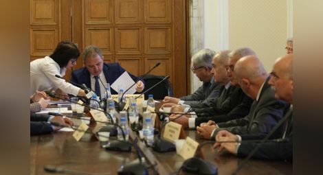 Допуснаха до изслушване в пленарна зала Цацаров и Найденов, претенденти за КПКОНПИ