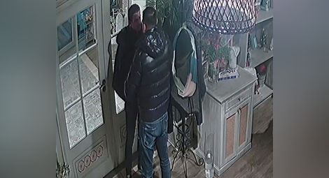 Внимание: Румънци преджобват якета на разпускащи клиенти в заведения