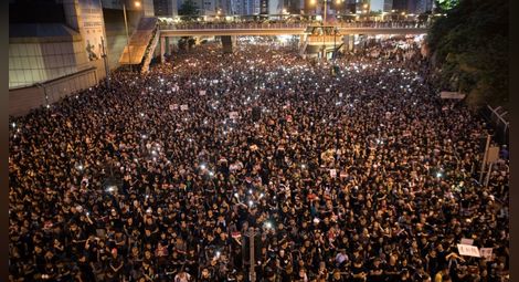 Половин година протести. Десетки хиляди поискаха свобода в Хонконг