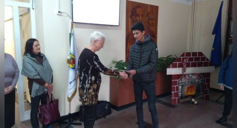 Деветокласникът Стефан Димитров е 16-ият  носител на стипендията „Антон Петров“
