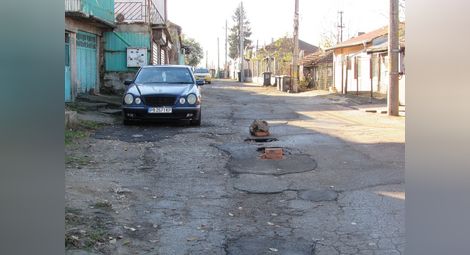 Живеещите във „Веждата“: От 70 години не са ни ремонтирали улиците