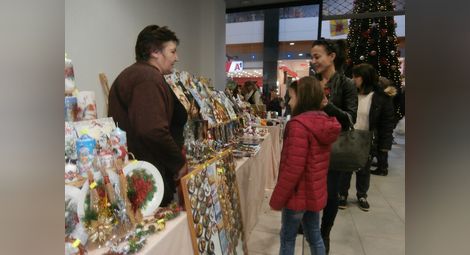 Майсторски играчки и сувенири събраха почитатели в Мол Русе