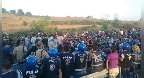 “Ди Велт”: От Турция в Гърция са влезли над 67 хиляди мигранти, а в България – под 200