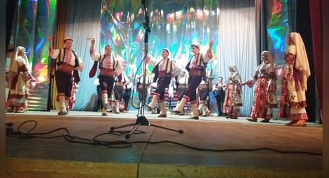 Танцьори от "Найден Киров" се включиха в коледния концерт на читалище "Пробуда"