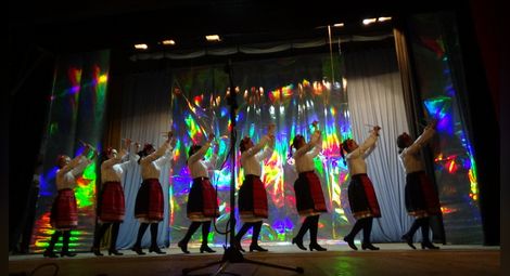 Танцьори от "Найден Киров" се включиха в коледния концерт на читалище "Пробуда"