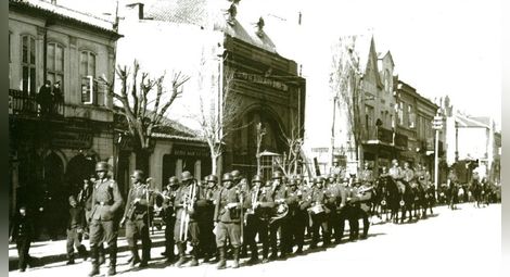 Марш на германски военен оркестър и пехота по ул. „Александровска“, до бирарията на днешния ресторант „Потсдам“.