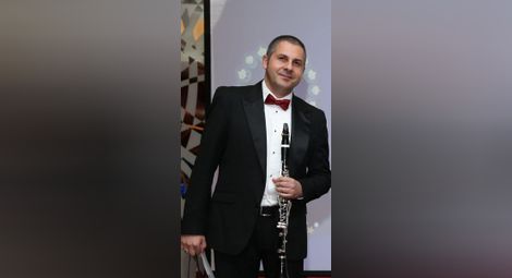 Русенски музикант показва на Кувейт  мощта и чара на българското изкуство