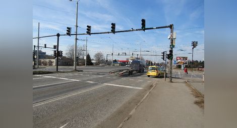 С камерите на кръстовищата ще  ловят нелегалните таксита в Русе