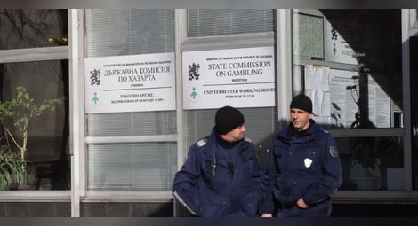 Шефът на Комисията по хазарта показно арестуван, Васил Божков в чужбина