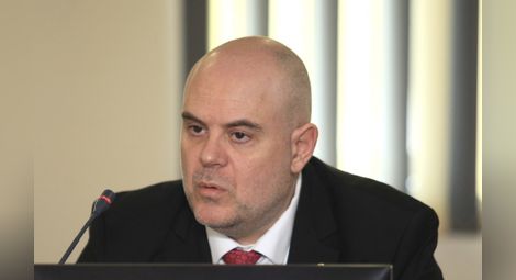 Гешев: Не може главният прокурор да бъде привикван със SMS-и в президентството
