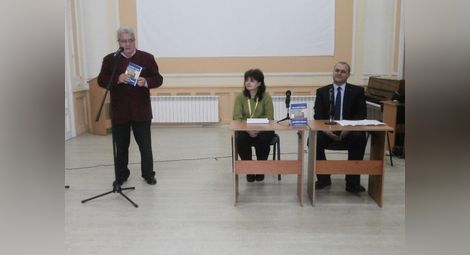 Издателят Гранитски сравни стиховете  на Искрен Веселинов с Бодлер и Лилиев