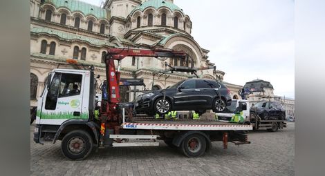 Жандармерията извади автомобили от офиса на Божков