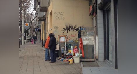 ВМРО с нова жалба за завзетия със  стоки тротоар до спирка „Сердика“