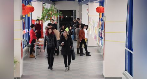 Китайски фенери се разлюляха  на фестивал в Канев център