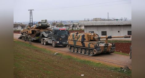 Турска военна колона край град Идлиб