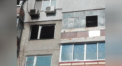 Подпален след запой апартамент прати двама в болница с опасност за живота