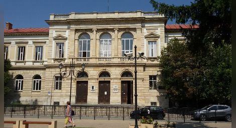 В „Ботев“ закрили училищната библиотека заради близостта на регионалната