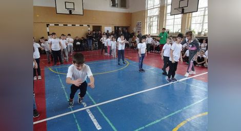 Деца посветиха спортно състезание на Левски