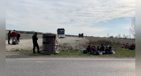 Малки групи мигранти около Одрин и на 5 км от границата при Свиленград