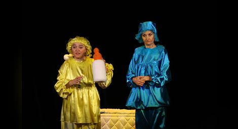 Кукленият театър играе за децата онлайн във Фейсбук