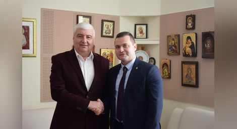 Кметът Пенчо Милков с гюргевския си колега Николае Барбу.  Снимка: Община Русе
