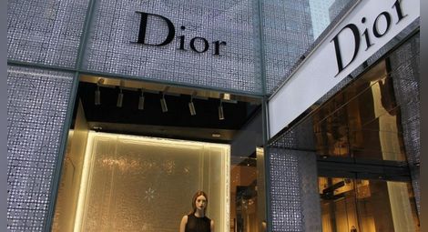 Dior и Givenchy започват да произвеждат безплатни дезинфектанти за ръце