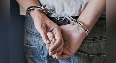 35-годишен задържан в дома си за кражба на портмоне от училищен кабинет