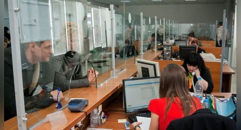 Близо 13 хил. човека в България са останали без работа за седмица