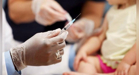 Втори месец деца остават без ваксини