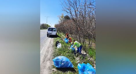 16 т отпадъци са почистени в 5-километровия участък между Русе и Мартен