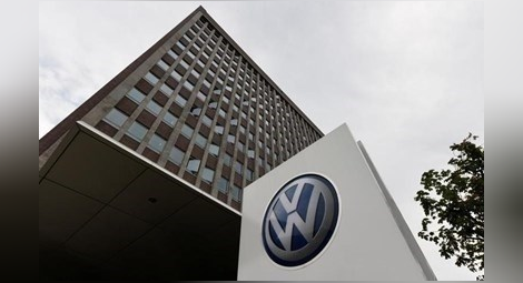 Германските автомобилостроители възобновяват частично производството си
