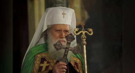 Патриарх Неофит се поклони на Христовата плащаница