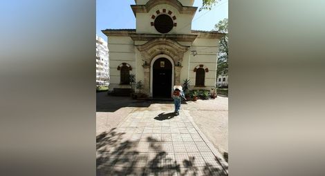 Църквите в Русе дезинфекцирани преди Великден /галерия/