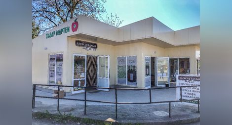 Три нови магазина замениха старите ръждясали маси на пазара в Мартен